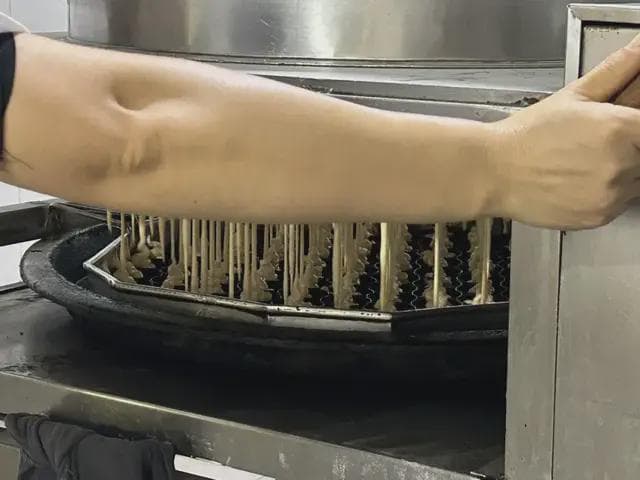 遵义老谢氏鸡蛋糕：百年传承的匠心美味