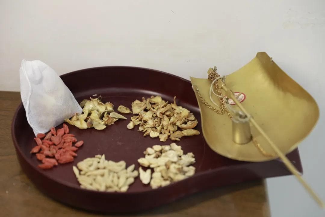 秋冬养生指南：10款中药茶饮与3款药膳煲汤配方详解