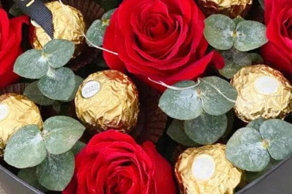 9颗巧克力玫瑰花：甜蜜与永恒的完美诠释