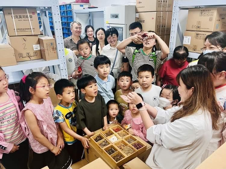 上海37家市级医院创新"医院开放日"：前沿科技体验与人文关怀并重