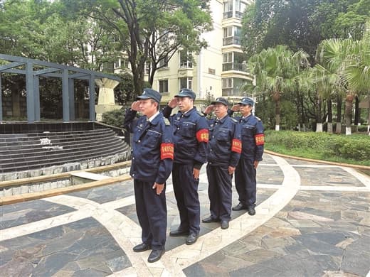 小区保安为何多是中老年人