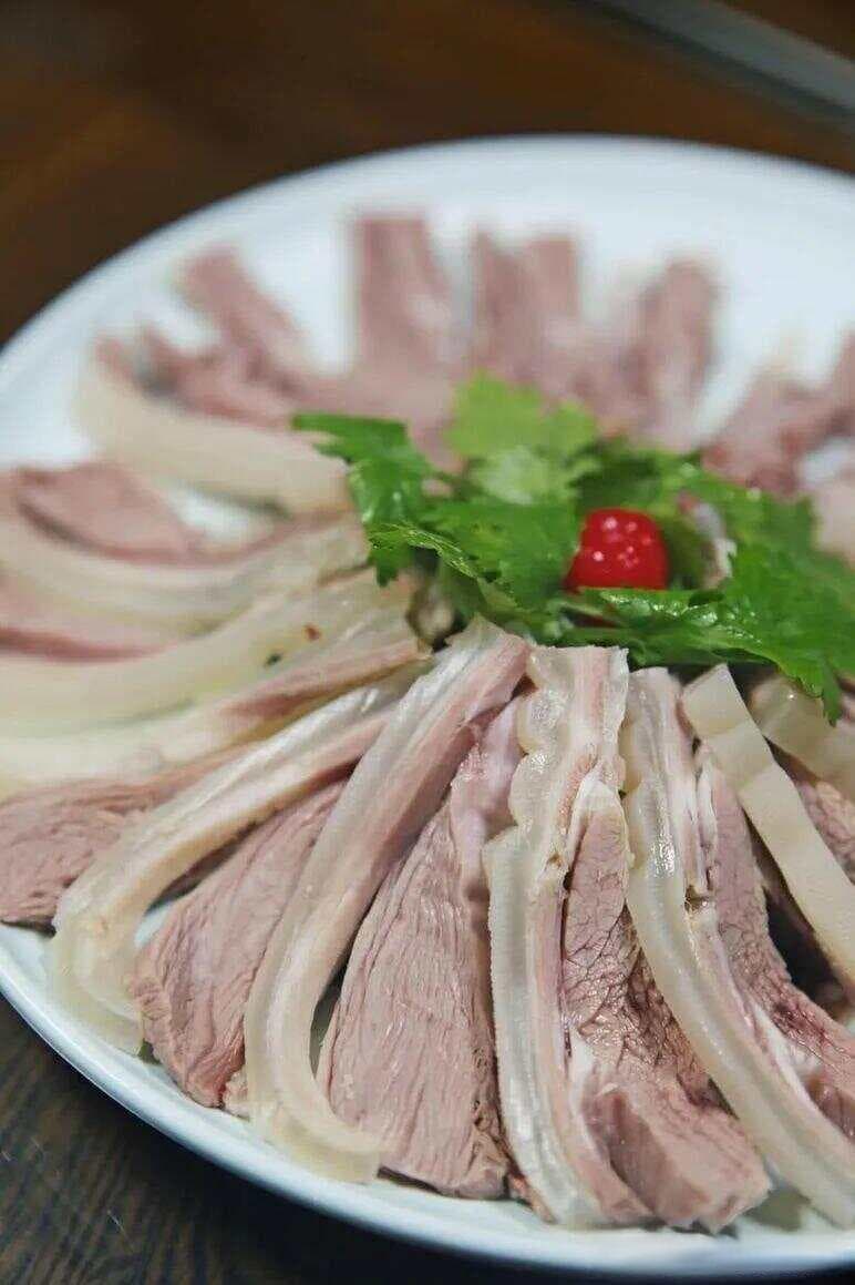 从贵族餐桌到百姓家常：中国羊肉文化与烹饪指南