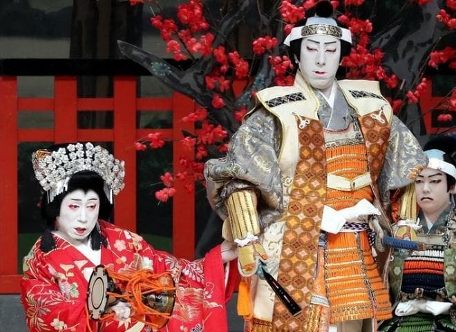 日本歌舞伎是怎么诞生的？其演员服饰、造型对大众服饰有哪些影响