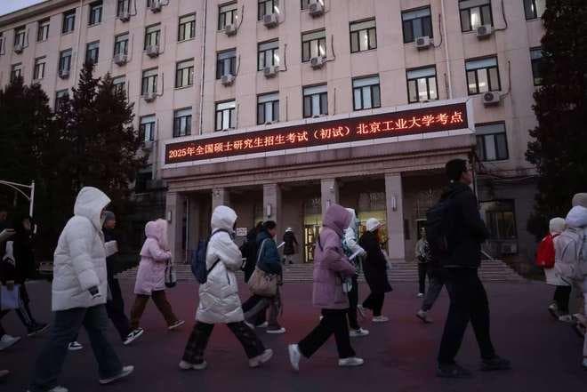 设专属存放柜、提供热饮，北工大考点为研考生提供暖心服务