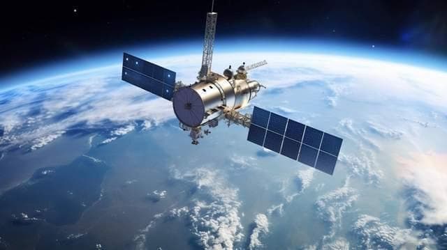 中国在3万米高空给卫星续命，西方媒体反应强烈