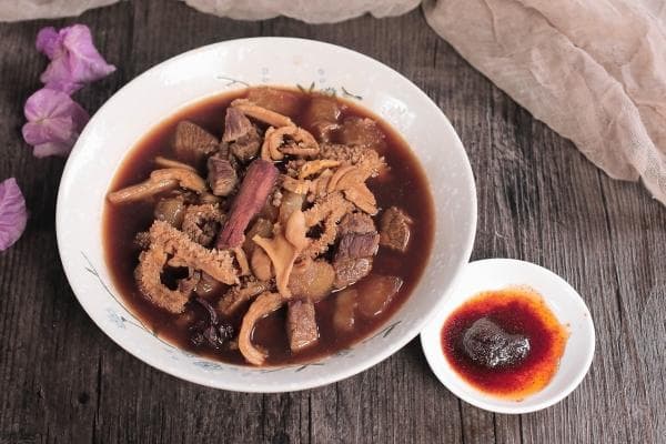 荨麻疹患者不宜食用牛杂，需注意饮食管理