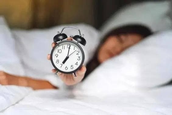 早上到底几点起床最健康？不是5点也不是8点！50岁以上最好瞧瞧
