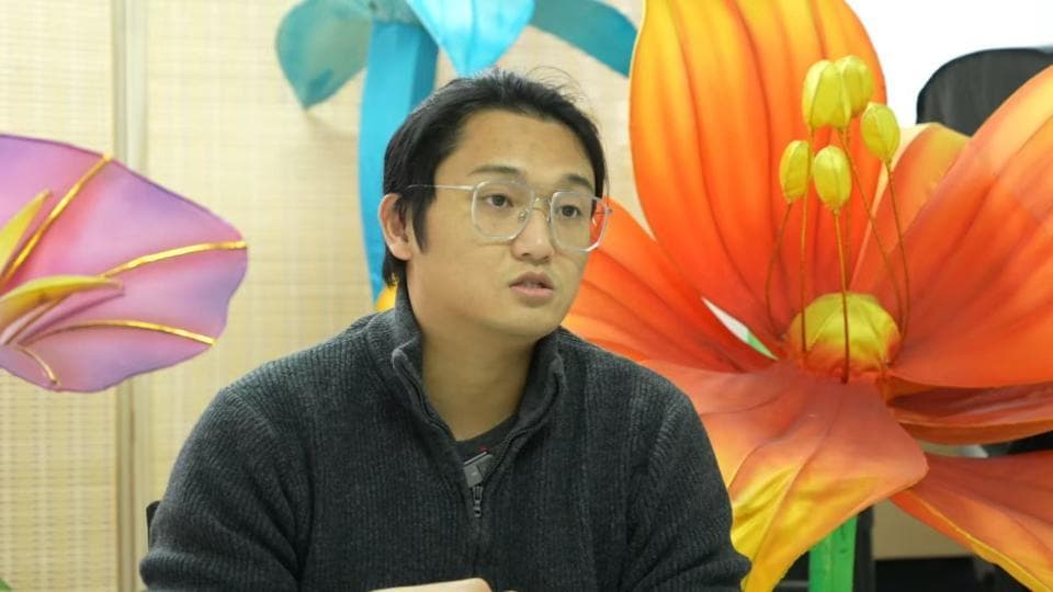 看自贡彩灯如何点亮世界 外国友人感叹“中国人对传统技艺的热爱与坚持”