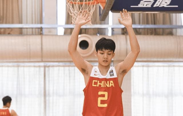 身高1米78的徐杰，为何能入选国家队？他靠的不是杜锋，是自己