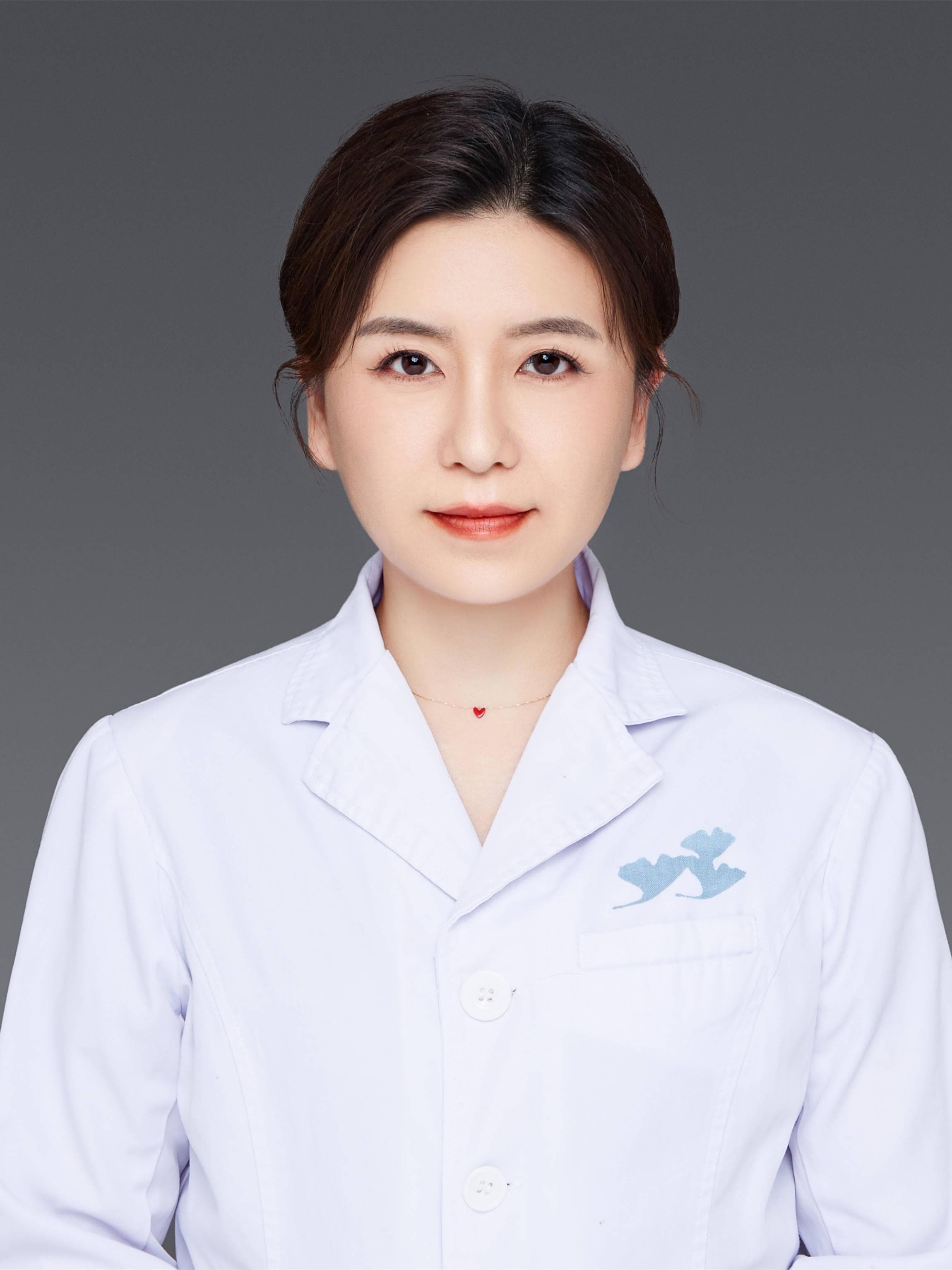 为什么年轻人会出现泪沟？教你如何消除泪沟