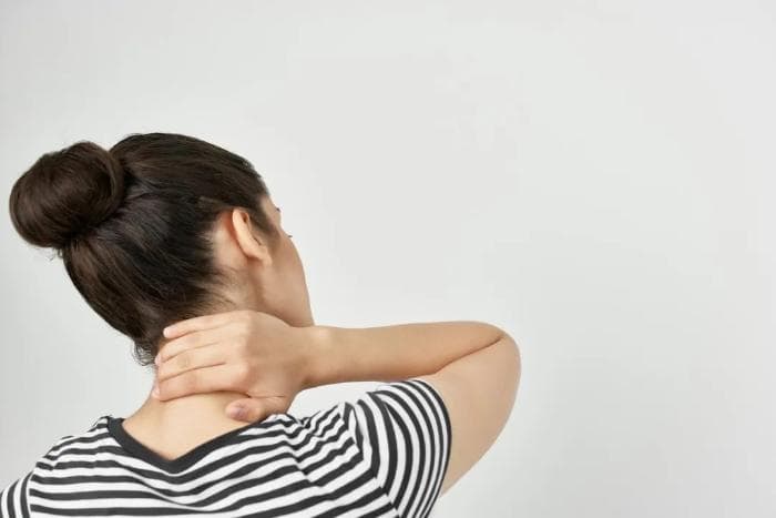一转脖子就咔咔响，是得颈椎病了？真相是......