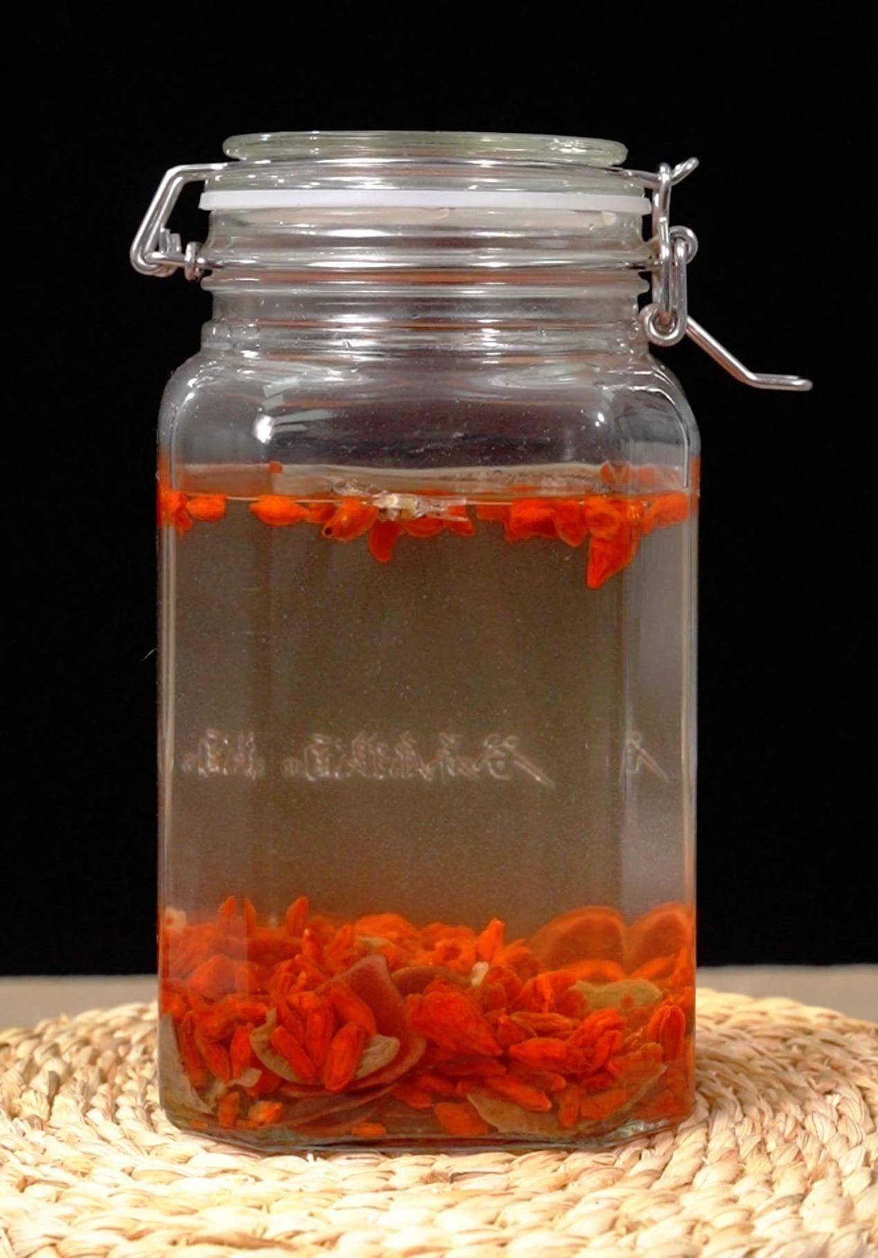 黄蜂泡酒制作详解：70%的酒都是勾兑，这些细节要注意