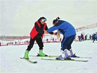 体育课堂搬到了滑雪场