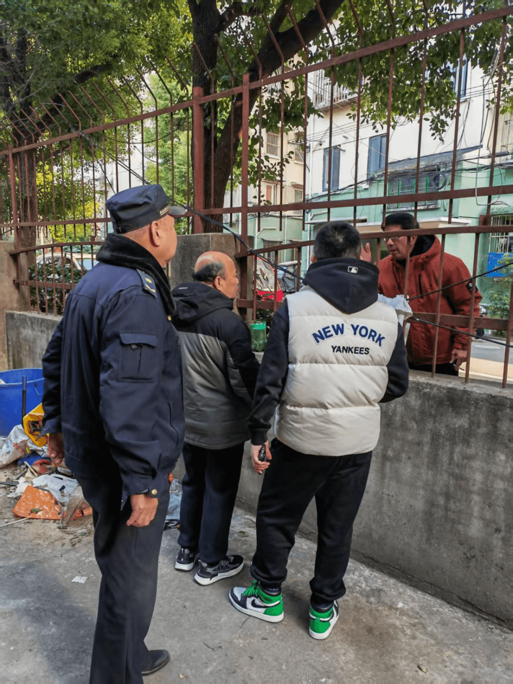 执法与服务双向赋能，化解社区治理难题