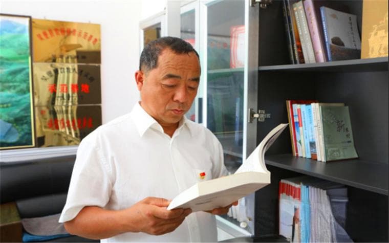 科学养殖带头人 致富不忘众乡亲——记陕西省劳模、陕西好人、吴堡县养殖引路人丁韩民