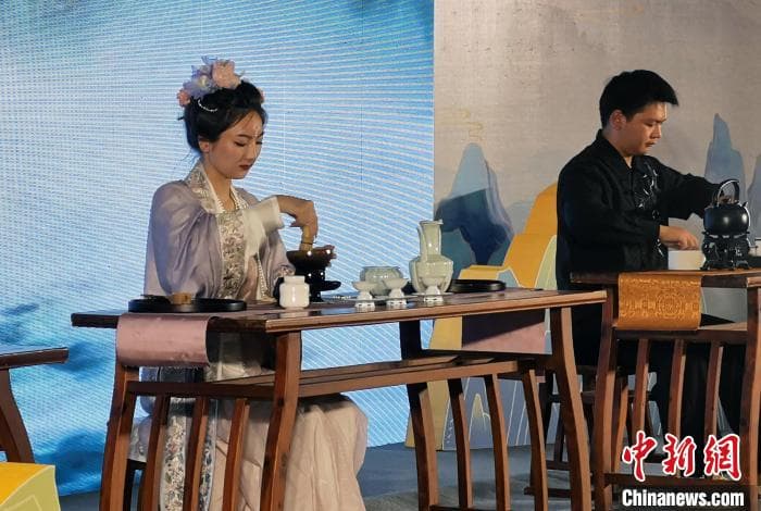 两岸青年福建武夷山"喫茶去"  推动两岸茶文化的传承与发展