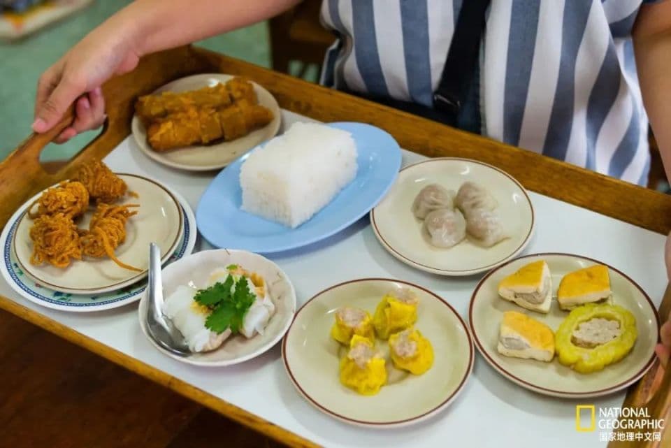 一天要吃九顿饭，但泰国董里人绝对没机会吃厌