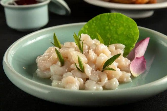 龙井虾仁的美味制作过程与地方特色