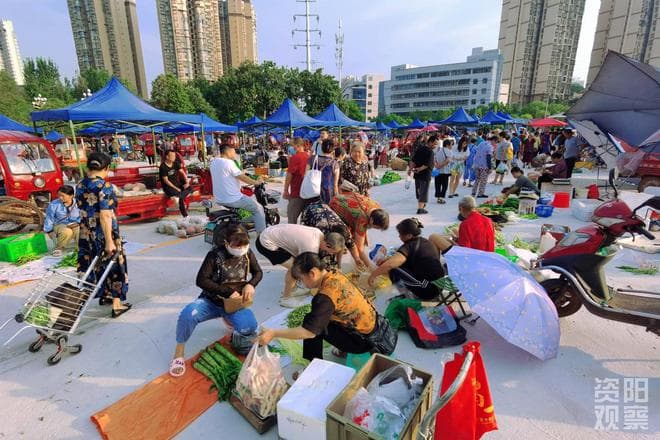 重回康乐农贸市场 资阳探索“地摊经济”管理新路径