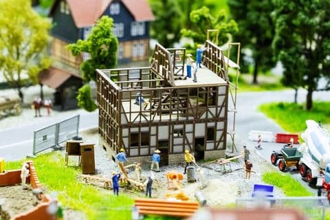 小区违规搭建去哪里投诉举报？阳光房违建如何界定？