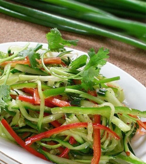 探秘老虎菜的神秘（从起源到烹饪，揭开老虎菜的所有秘密）