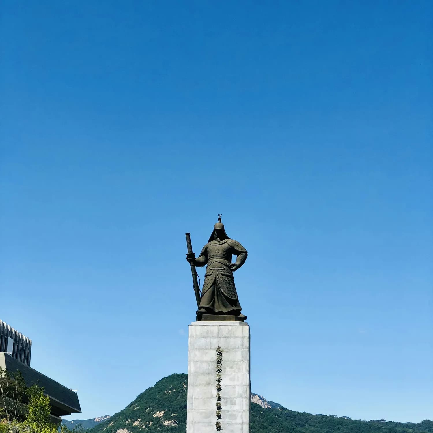 九华山99米地藏王铜像：世界最高佛像的建造传奇与文化内涵