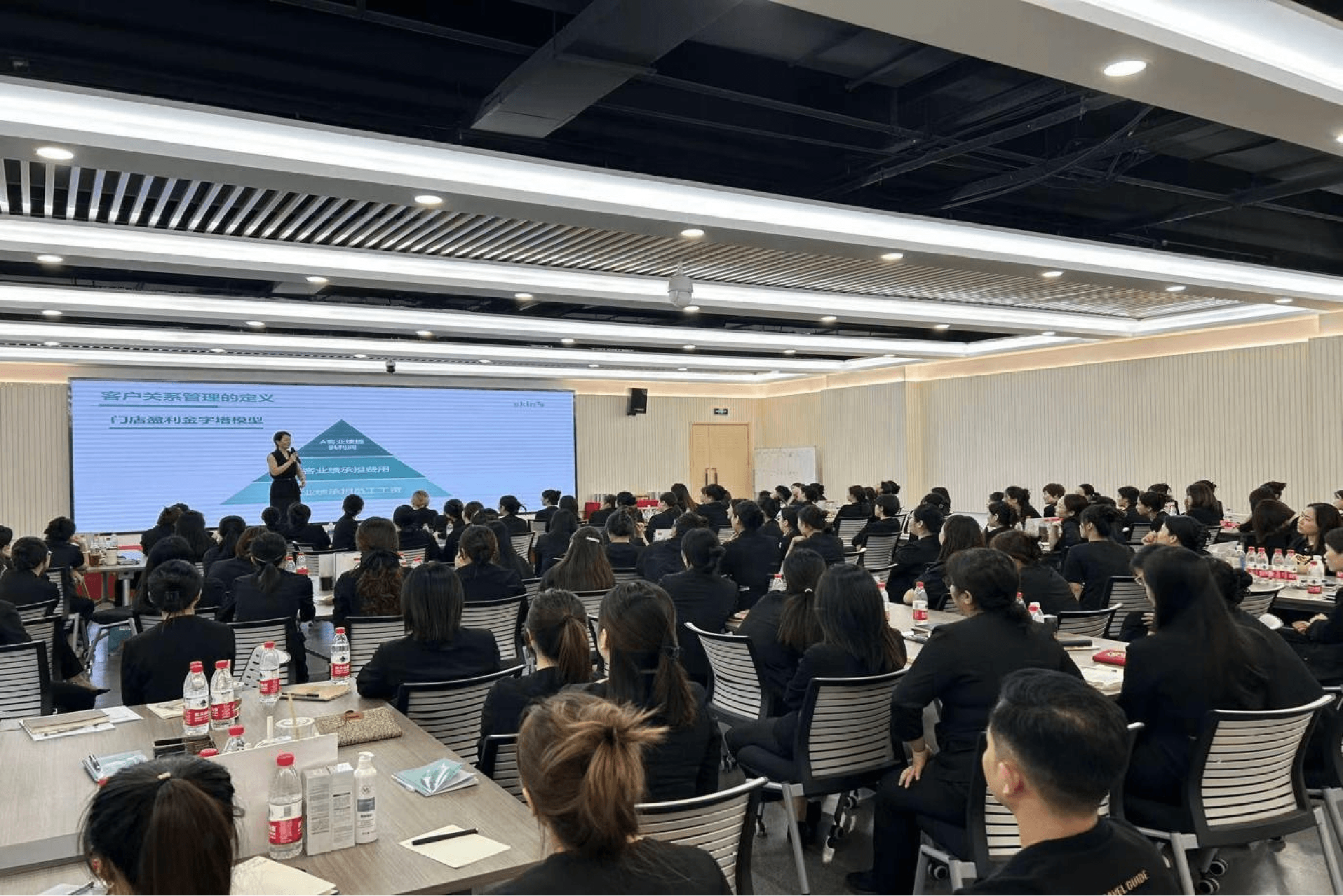 100人会议室面积标准