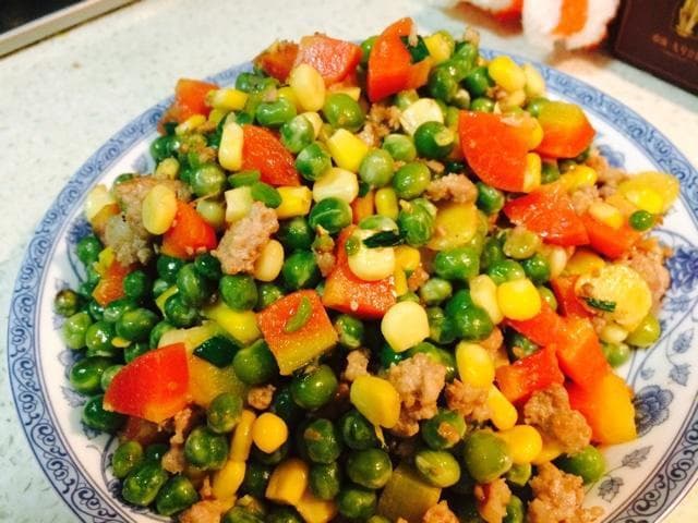 肉沫青豆玉米胡萝卜丁的烹饪做法，大厨教你详细步骤