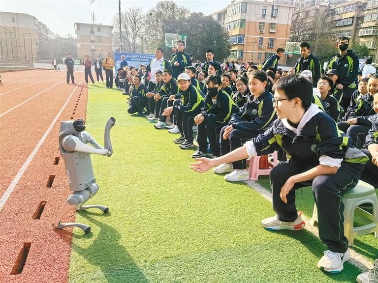 西安市多校启动科学教育系列活动 点燃青少年“科技强国梦”
