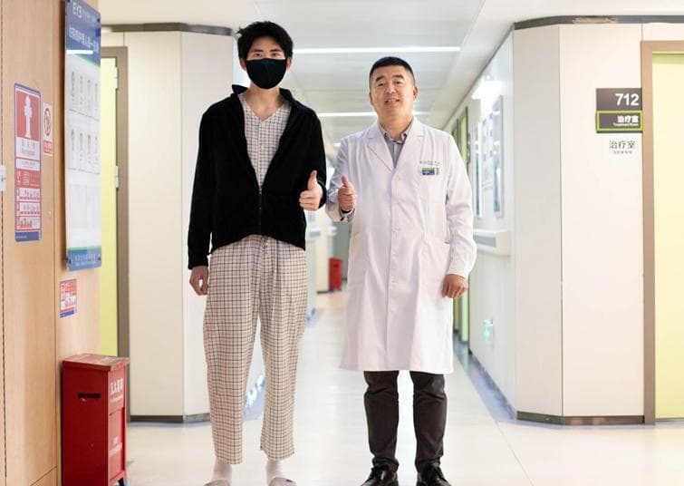 20岁大学生视网膜脱离，深圳爱尔用FCB手术20分钟治愈