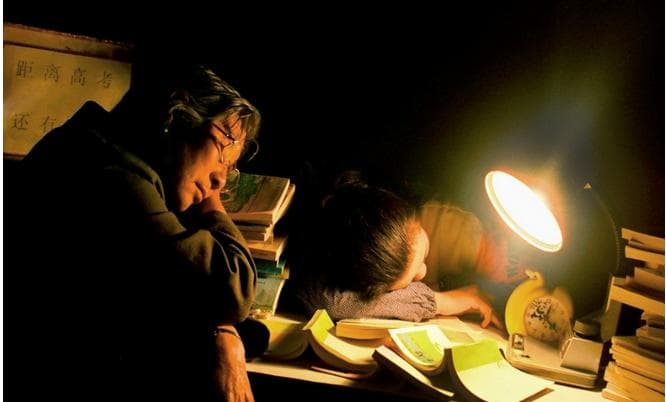 “勤奋”对“高中数学成绩”的贡献很小：没有时间给你勤奋