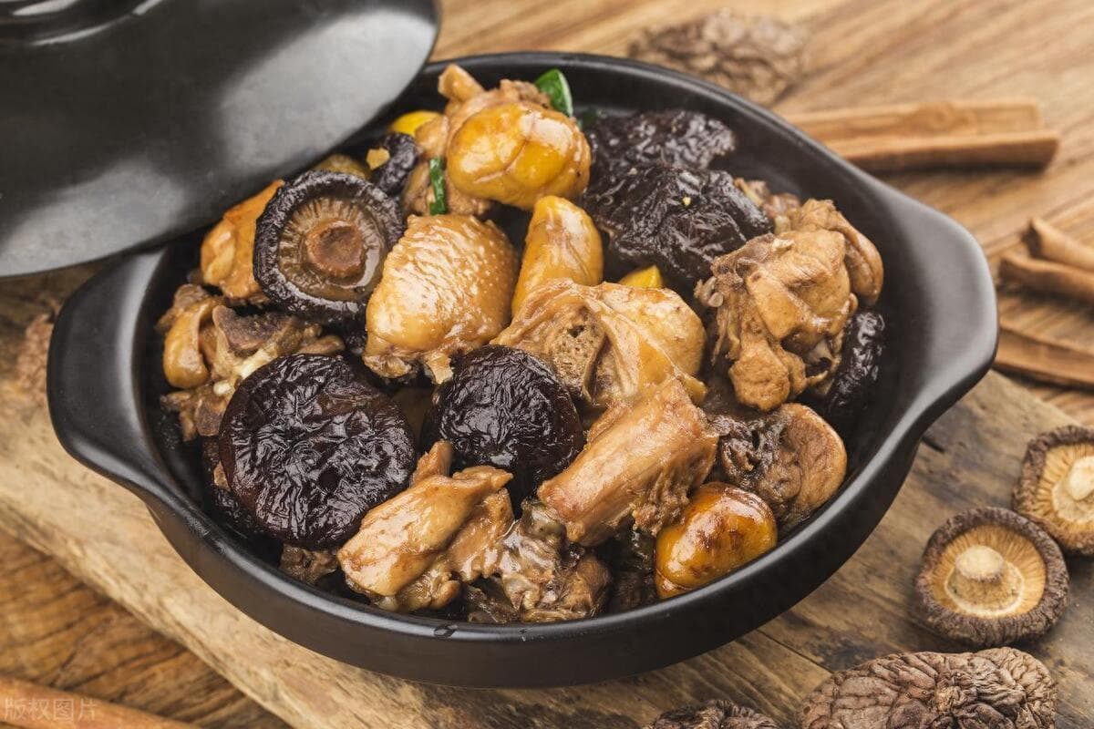 香菇烧鸡烹饪指南：5种关键香料详解与烹饪技巧