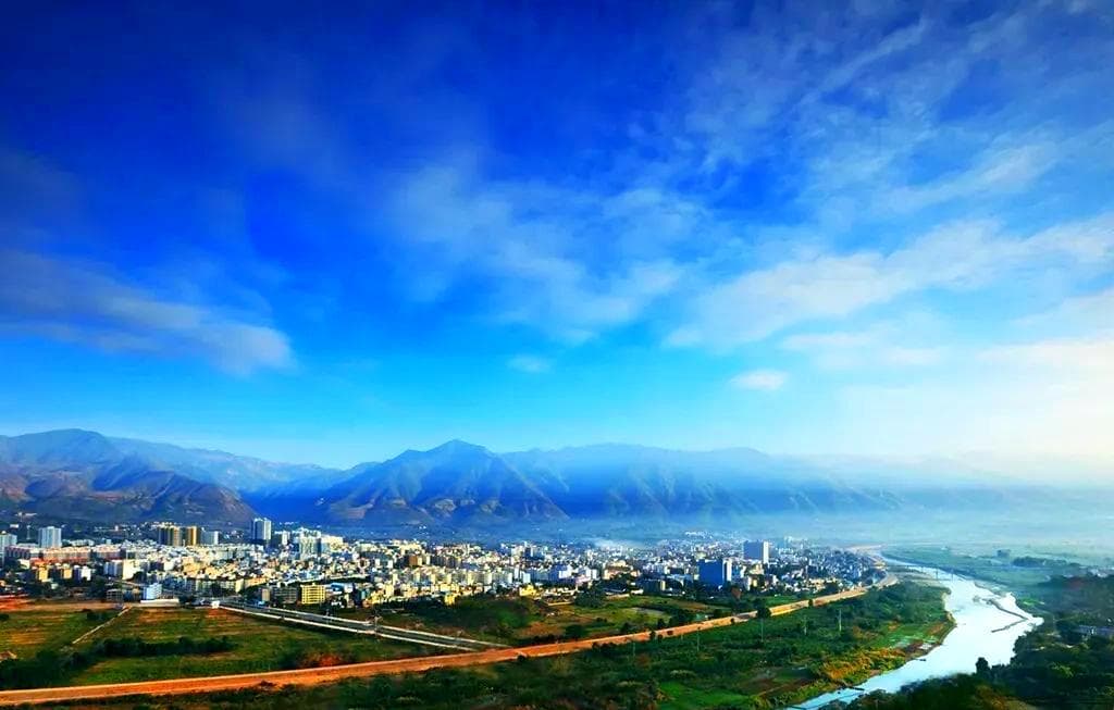 云南元江县：冬季的温暖小城，探索多样的旅游资源