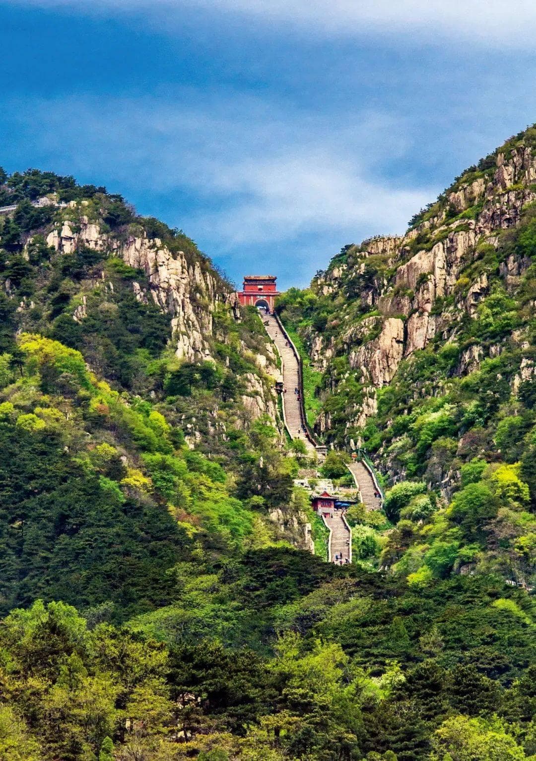 诗意泰山：历代名家笔下的泰山诗词