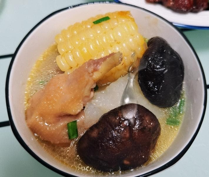 秋冬滋补：老母鸡+四宝煲出暖心鸡汤