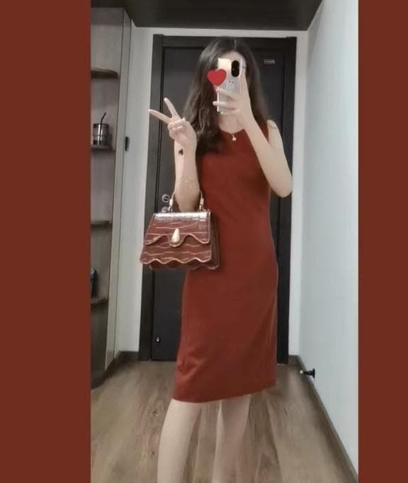 9套红色连衣裙搭配指南：从鞋子到配饰的完美搭配方案