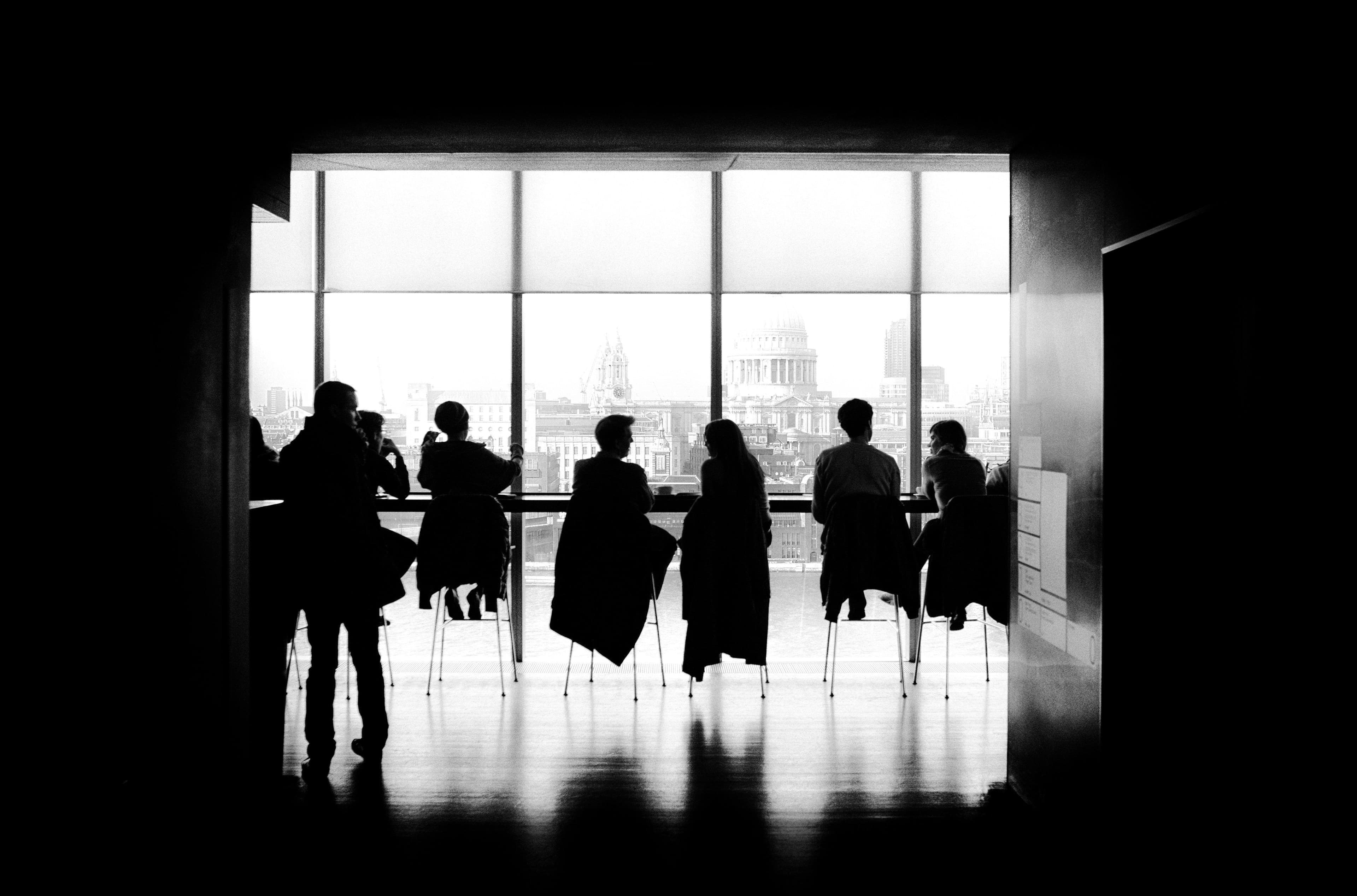 现代企业员工的培训会包括哪些内容？