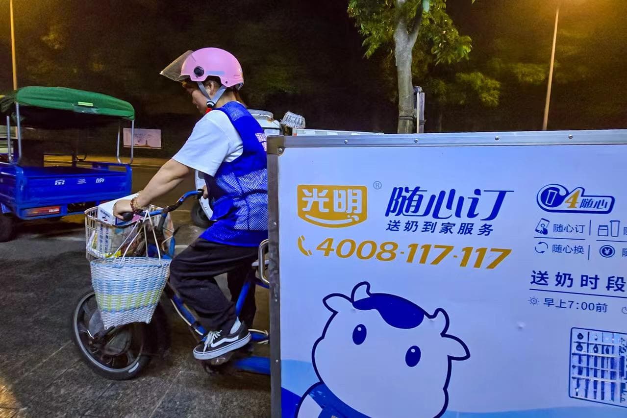 高温体验|凌晨时分，跟着送奶员出发了！260份鲜奶“使命必达”