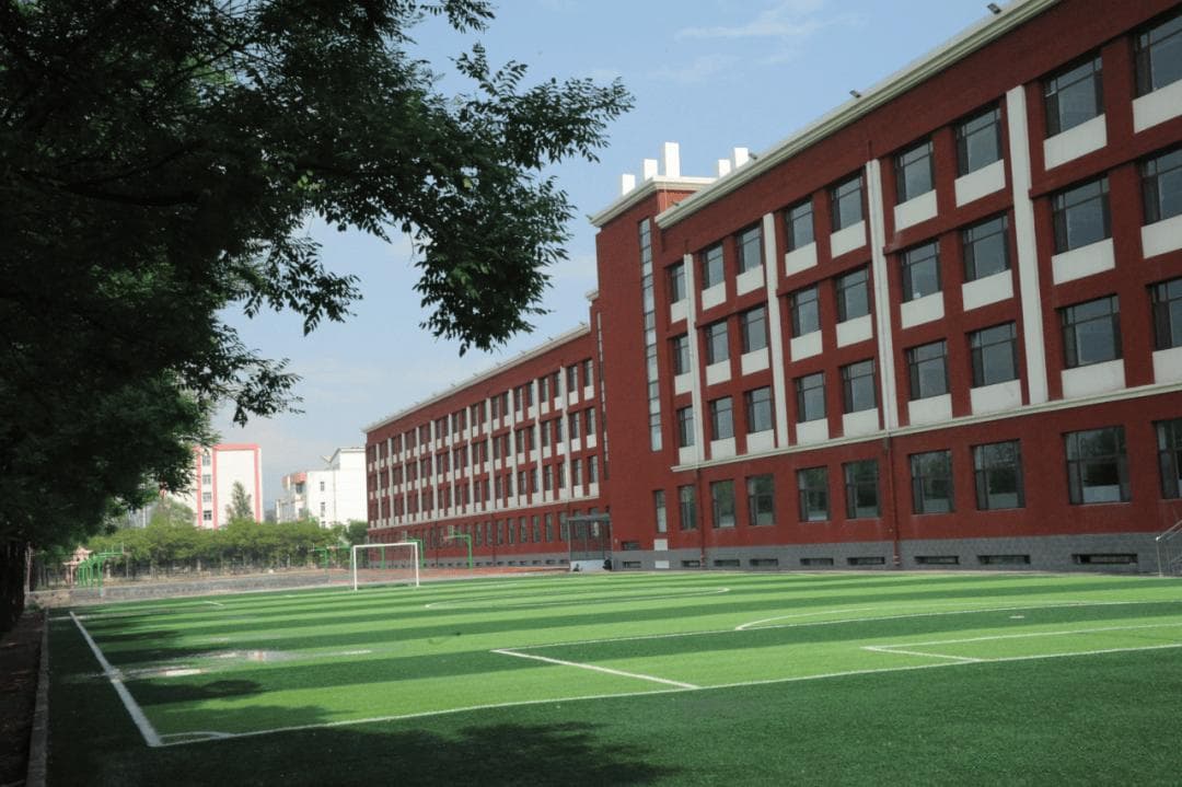 山西太原一中学因700多元作业打印费冲上热搜，引发教育收费争议