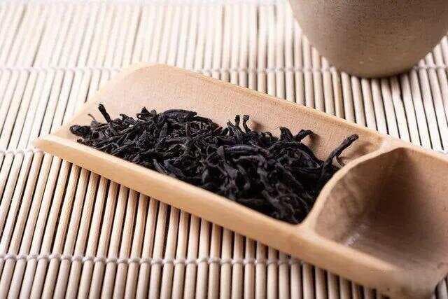 正山小种：红茶鼻祖的前世今生与夏日饮用指南