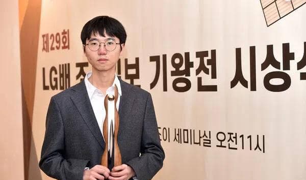 韩国网友评论LG杯决赛柯洁退赛事件，对规则与裁判公正提出质疑