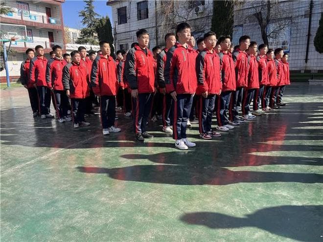 如何引导孩子走出游戏迷雾，重拾生活乐趣？