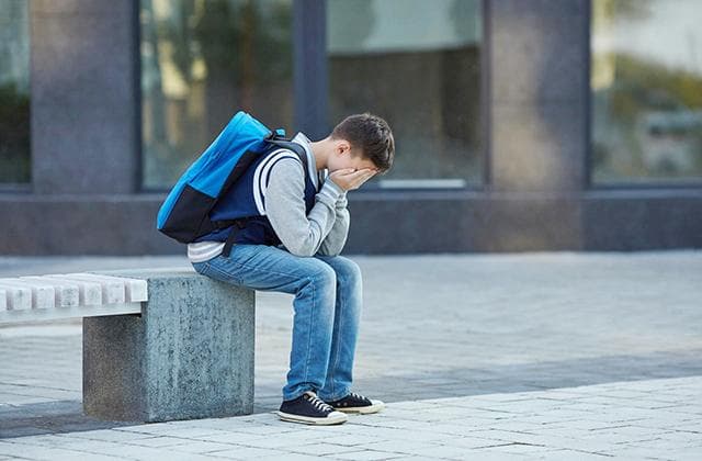 青少年抑郁症与手机成瘾：成因分析与应对策略