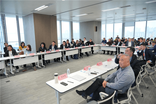 2025纺织服装渠道变革圆桌对话会在沪成功举办，聚焦人工智能赋能场景焕新