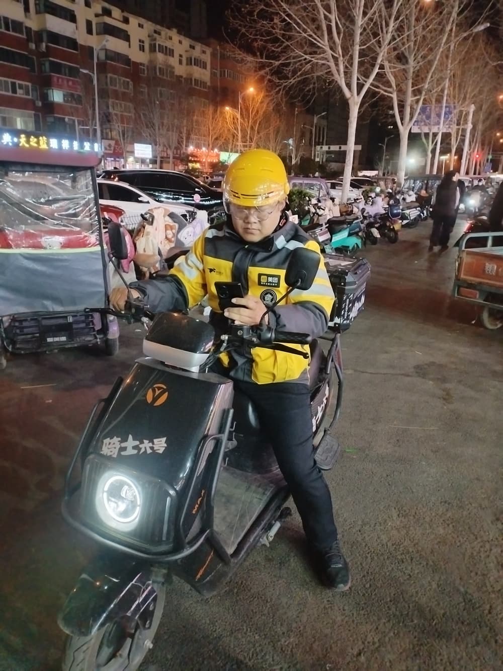 科长变身外卖员：三个月深度体验，寒冬里为骑手寻 “暖方”