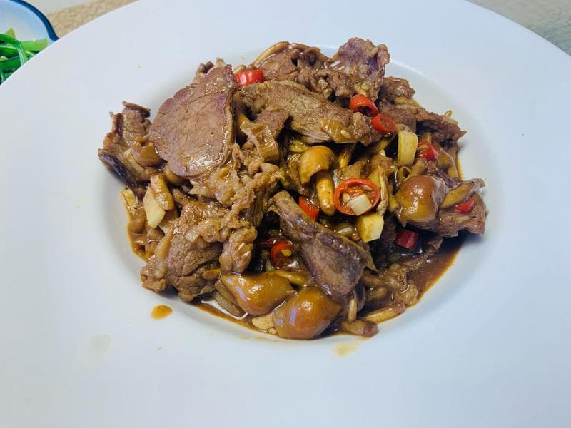 从炒菜到炖汤：滑子菇的三种经典烹饪方法
