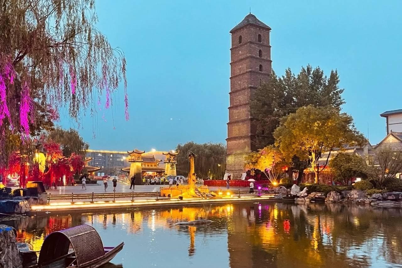 河南古城的复兴：洛邑古城的辉煌与启示