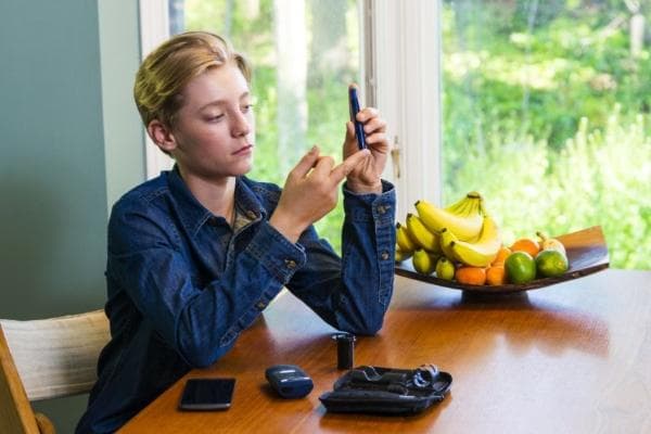 血糖试纸过了保质期还能用吗？血糖试纸的正确使用方法