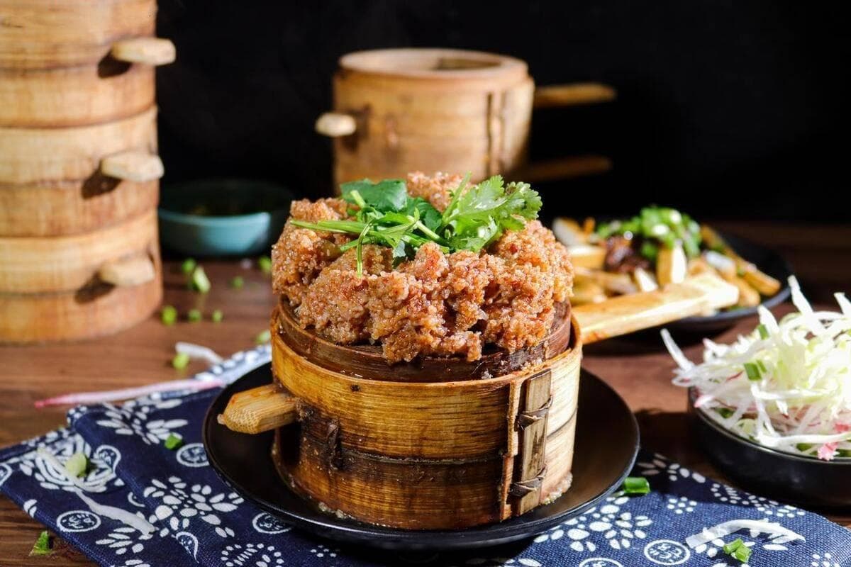 粉蒸肉就要这样做，米粉油润绵软，肉质酥烂化渣，分享家常做法