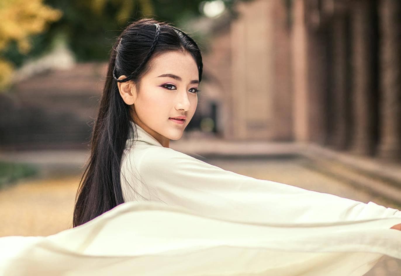 出生即为奴，成长为称量天下士的巾帼女相，终是权力刀锋的祭品